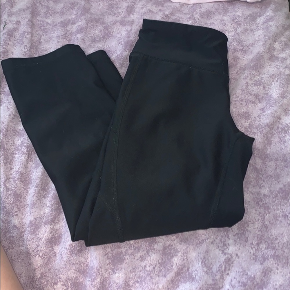 Women’s black leggings Capri